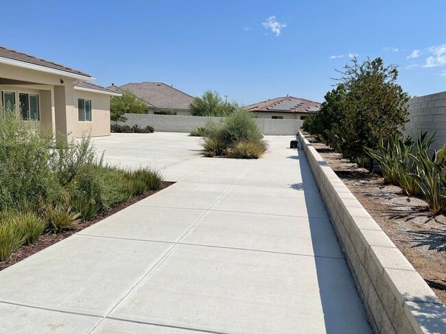 Building Photo - COMING SOON! - Belcourt Seven Oaks