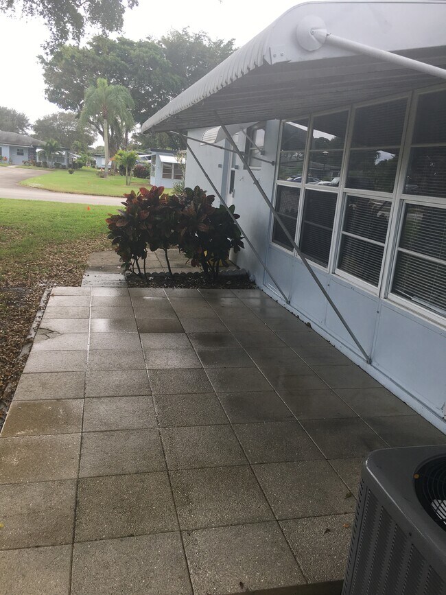 Building Photo - 605 High Point Blvd N