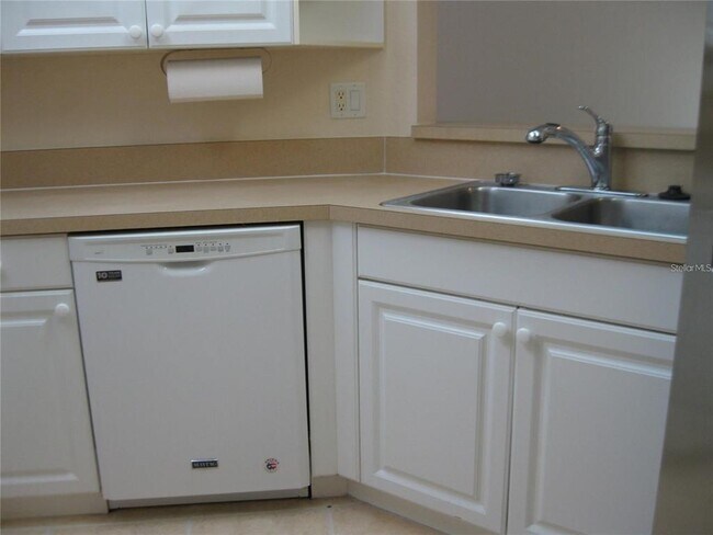 Building Photo - 6405 Bay Cedar Ln