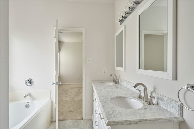 Building Photo - 21718 Grassy Hill Ln