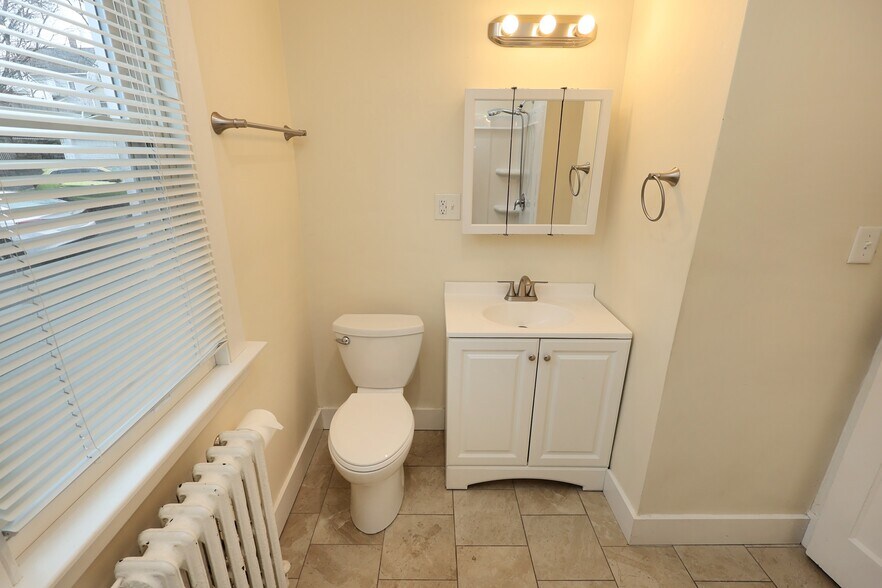 Building Photo - 146 Division St