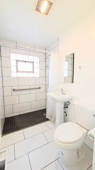 Bathroom - 10200 S Crandon Ave