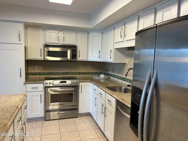 Building Photo - 7 Cove Rd