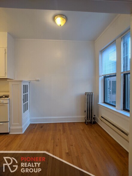 Building Photo - 4635 N Paulina St