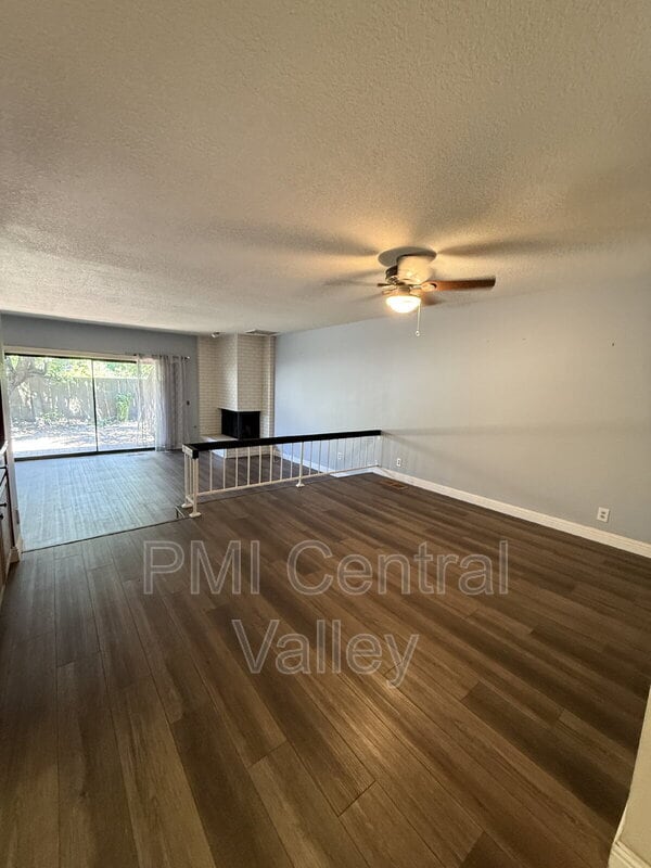 Building Photo - 1725 Edgebrook Dr