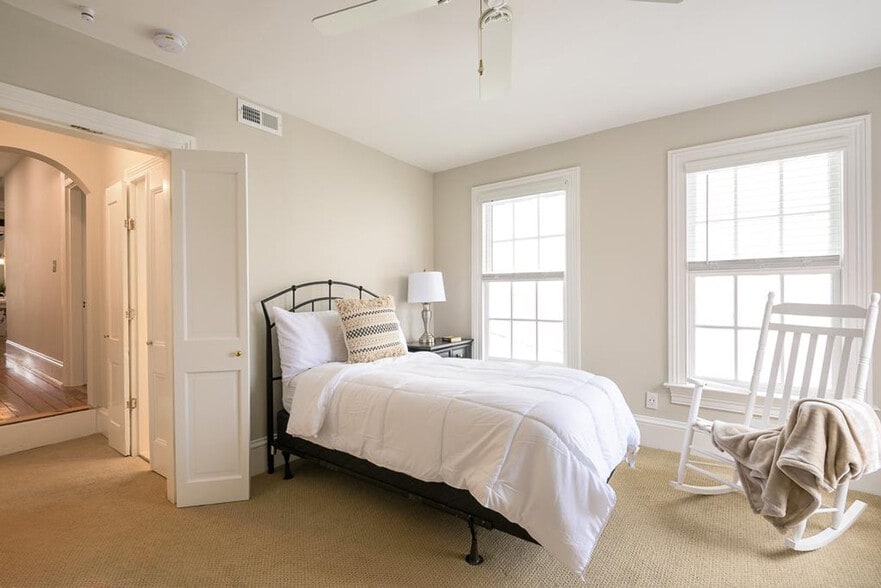 Building Photo - 27 3rd St NE