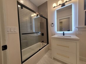 Building Photo - 1026-1030 Pine Street