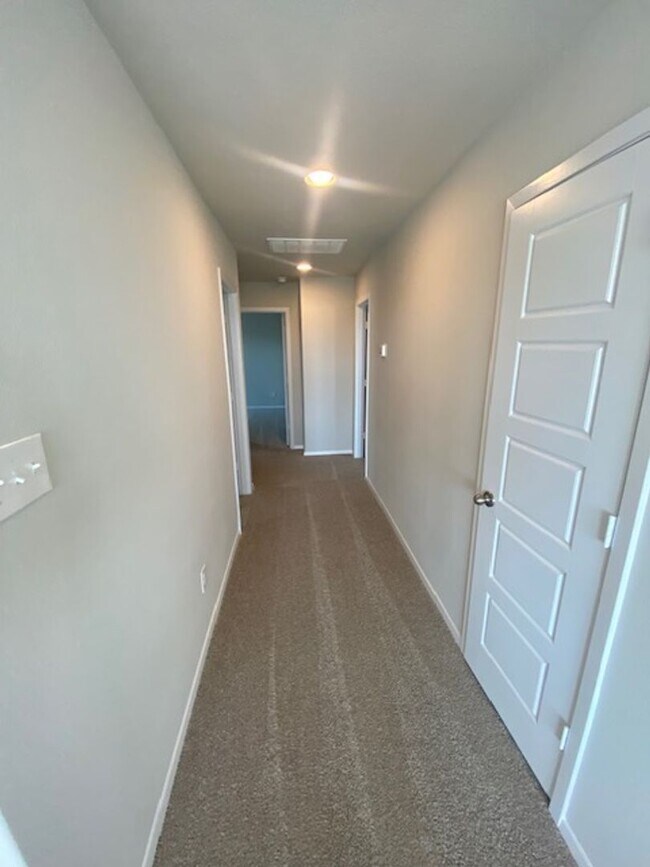 Building Photo - Brand New 4 Bed 2.5 Bath House with Large ...