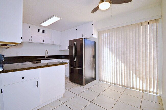 Building Photo - "Spacious 960 Sq Ft Studio Oasis in Vibrant Palm Springs!"