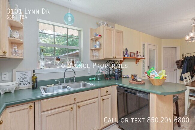 Building Photo - 3101 Lynn Dr