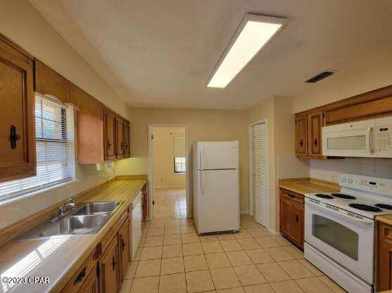 Building Photo - 738 Oak Ave