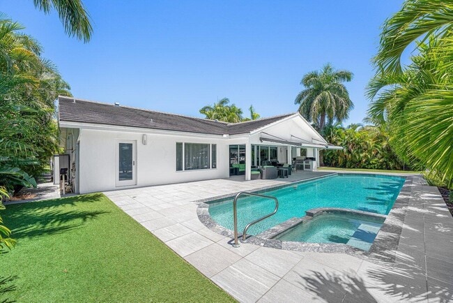 Building Photo - 2540 Mercedes Dr