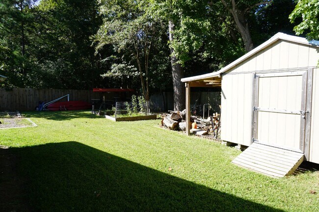 Building Photo - 109 E Sand Hills Dr