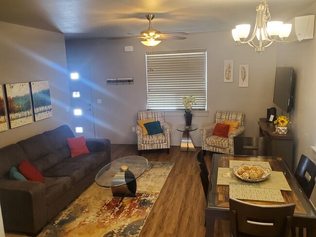 Comfort! - 1724 N Solomon Ct