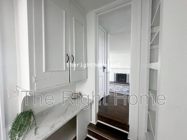 Building Photo - 2430 Redick Ave