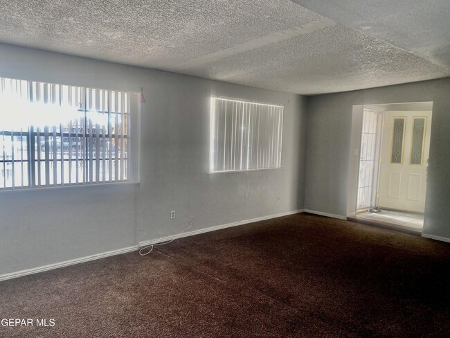 Building Photo - 8210 Marfil Dr