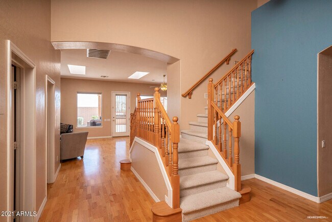 Building Photo - 533 W Desert Flower Ln