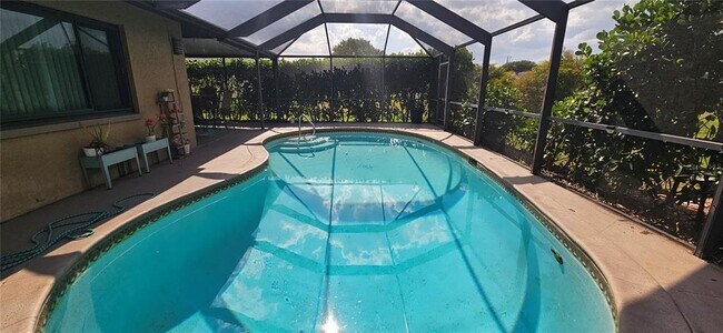 Building Photo - 1823 SE 15th St