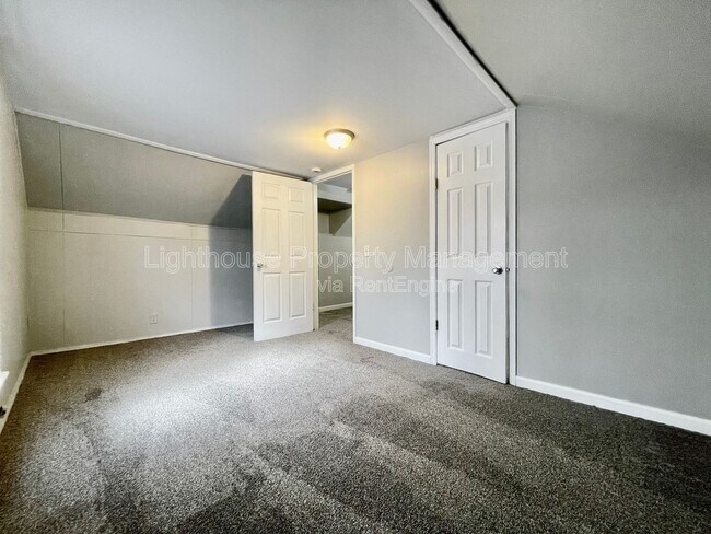 Building Photo - 1011 Quarry Ave NW