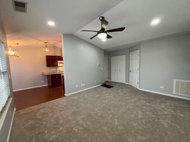 Building Photo - 1313 N Red Oak Cir