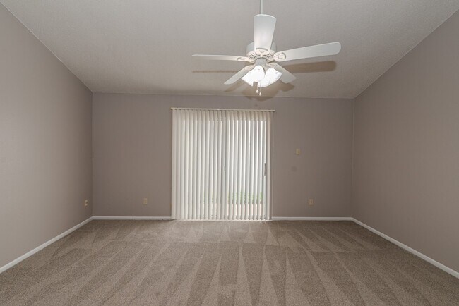 Building Photo - 6638 Lexington Dr