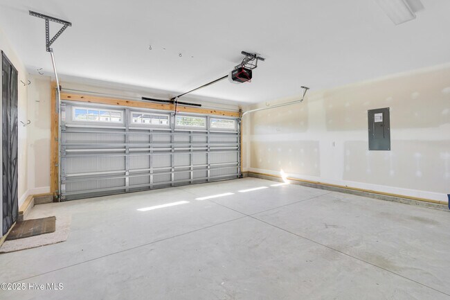 Building Photo - 1012 Bluewater Blvd