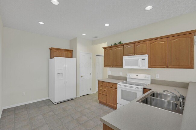 Building Photo - 7465 Red Maple Pl