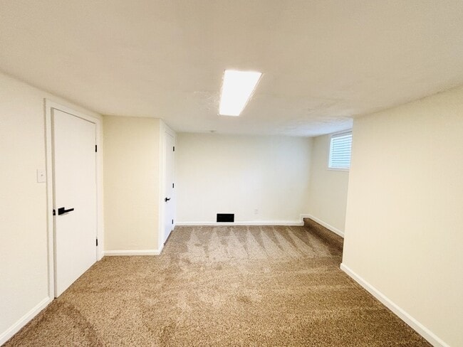 Building Photo - 867 Browning Ave