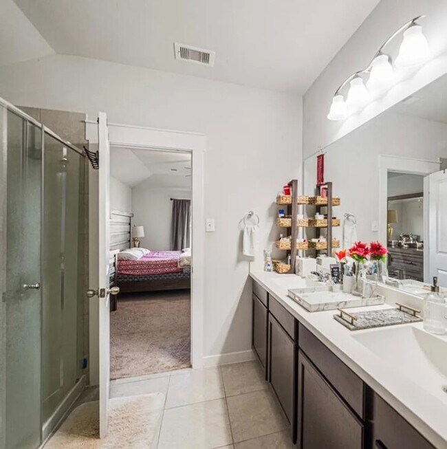 Building Photo - 15419 Royce Holly Dr