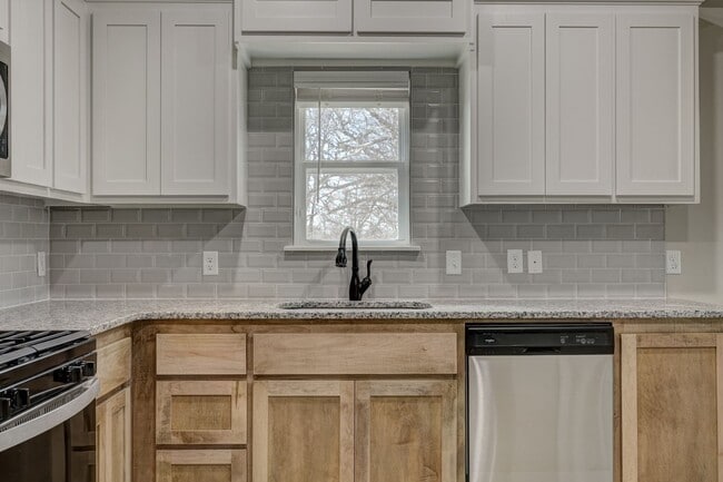 Building Photo - New Duplex For Lease in Noble on large lot. $500.00 off 1st month's rent with a 2 year lease!