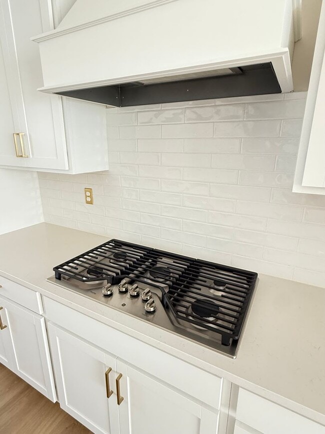 Building Photo - Nearly New Davidson Townhome | 3BR + Flex Space | 2-Car Garage | Minutes to Downtown