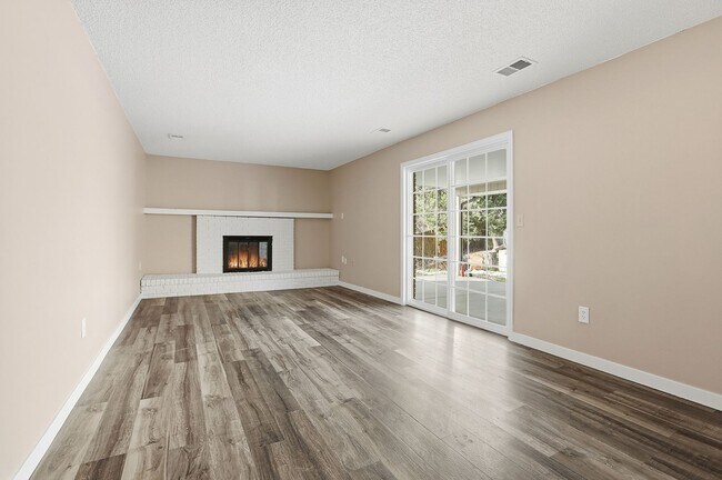 Building Photo - 5 bedroom, 3 bath home in desirable Arvada neighborhood.