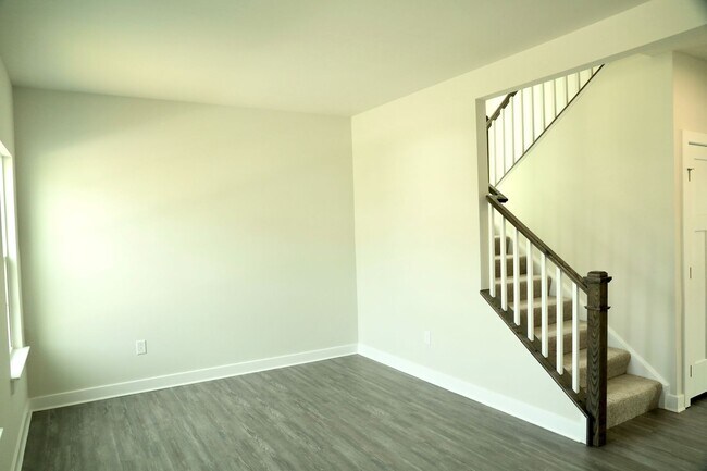 Building Photo - 1331 Darling Dr