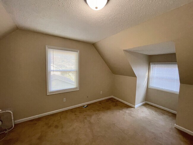 Building Photo - 205 Pine Ridge Rd