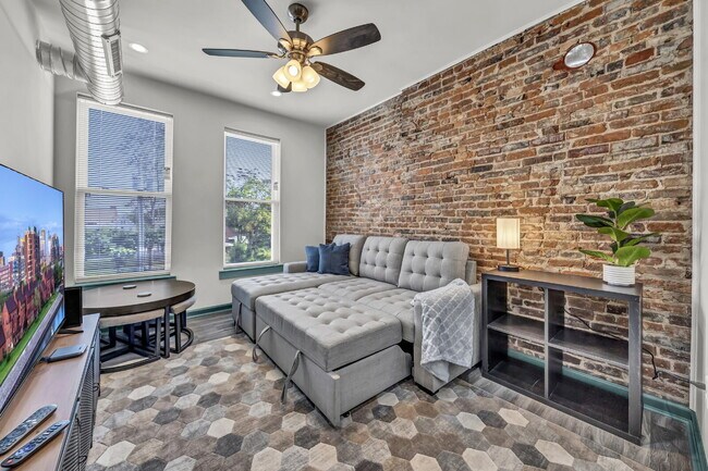 Building Photo - Furnished 2-Bedroom, 2-Bath Apartment near the Medical Campus