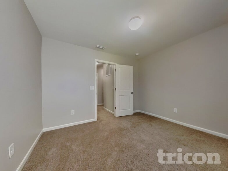 Building Photo - 5007 Red Poll Dr