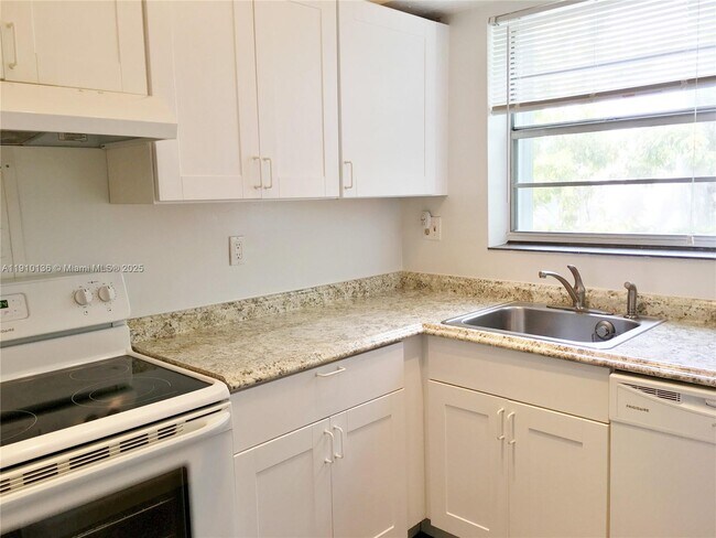 Building Photo - 5545 SW 80th St