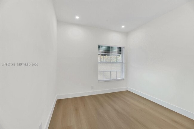 Building Photo - 6538 Via Regina