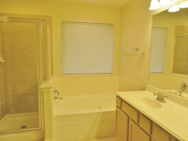 Building Photo - 117 Pecos Ct