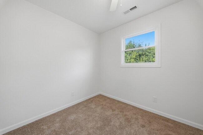 Building Photo - 313 Beacon Hill Ct