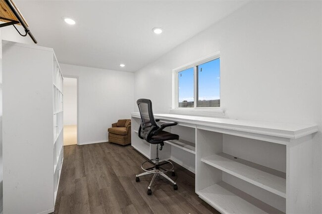Building Photo - 215 Mesa Vista Dr