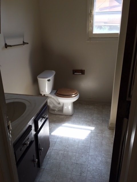 Building Photo - One Bedroom One Bath Apartment in Charleston
