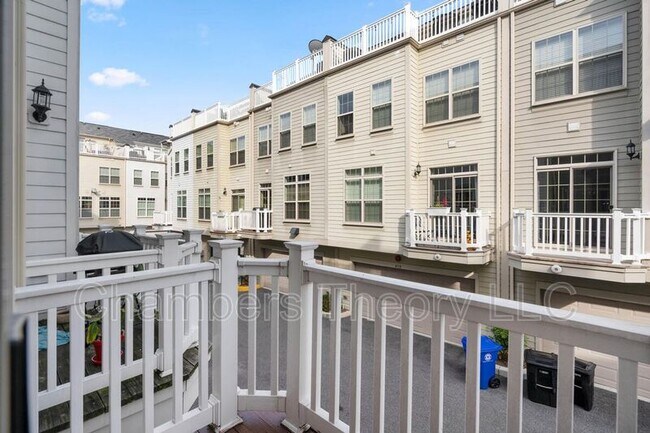 Building Photo - 415 N Upton Ct