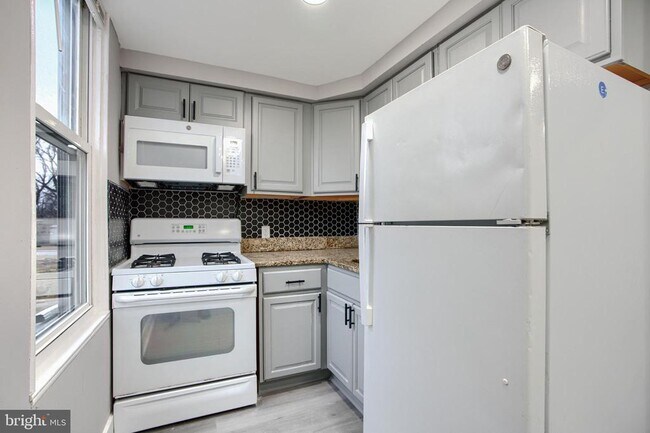 Building Photo - 3807 Fleetwood Ave