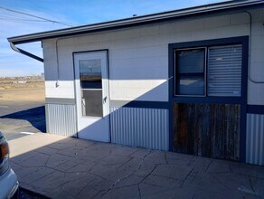 Building Photo - 204 8th St