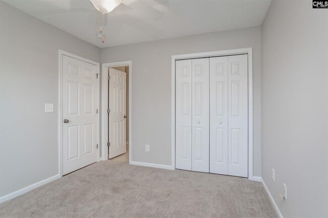 Building Photo - 129 Crickhollow Cir