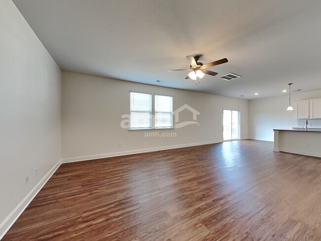 Building Photo - 174 Larragan Dr