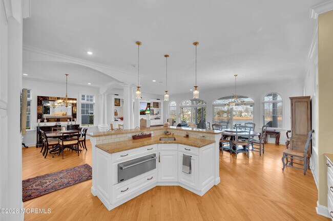 Building Photo - 619 Beacon Blvd