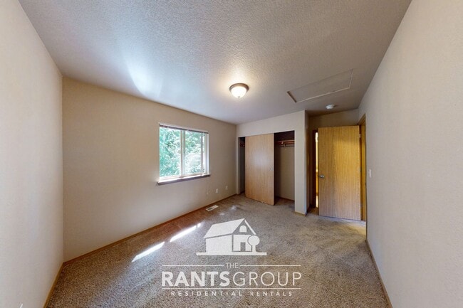 Building Photo - Spacious 3-Bed, 2.5-Bath home in the Olymp...