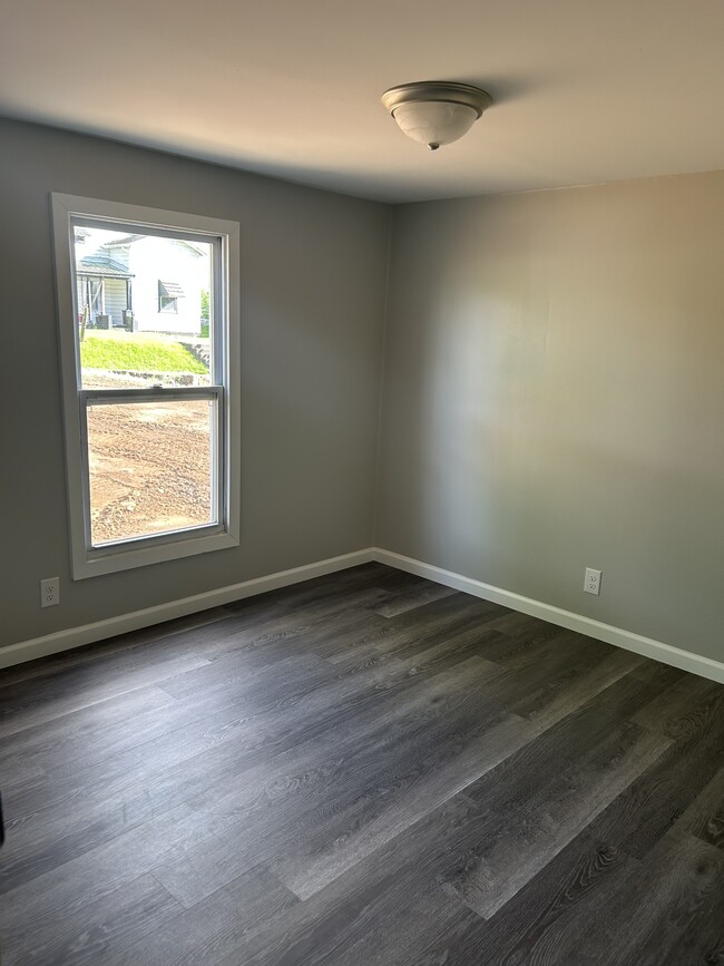 Building Photo - 601 Moores Dr